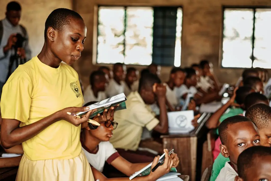 kids in Africa reading books